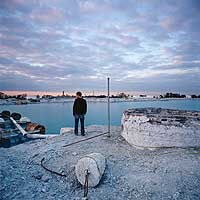 'Jonathan, Rubbertown, Louisville, KY', 2004 von Sarah Lyon