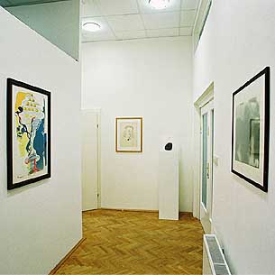 Austellungsraum Hans-Sachsgasse: ohne Titel, 1972 von Dieter Roth / 'Portrait', 1949 von Cuno Amiet / 'Lucy', 2004 von Alicja Kwade / ohne Titel von Urs Lüthi