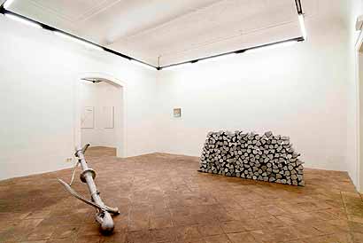 Austellungsraum Palais Lengheimb, 'Verbindung', 2006 und 'Verlorene Form', 2006/2007, von Michael Kienzer