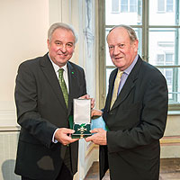 Verleihung Goldenes Ehrenzeichen 2016 des Landes Steiermark: Landeshauptmann Hermann Schützenhöfer mit Eugen Lendl